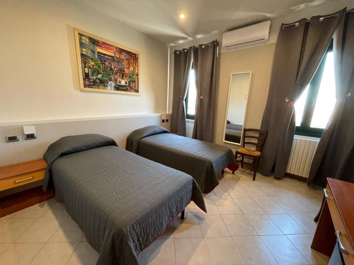 Hotel Duca Di Tromello Luaran gambar