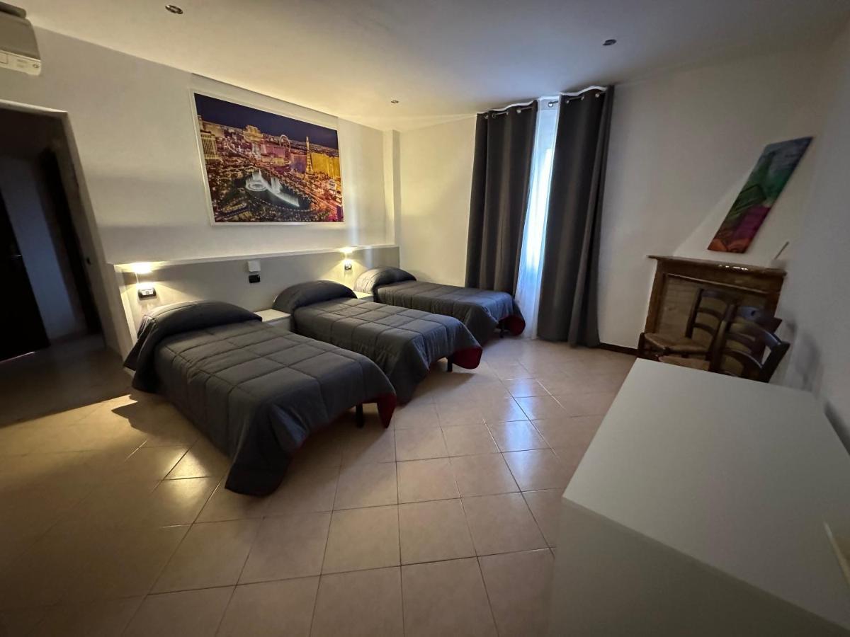 Hotel Duca Di Tromello Luaran gambar