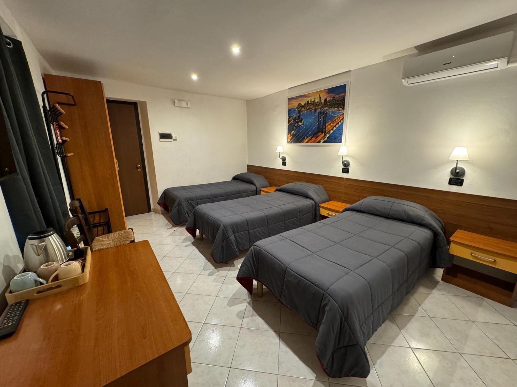 Hotel Duca Di Tromello Luaran gambar